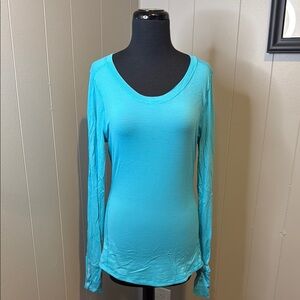 B5 lululemon athletica Women’s 8-10 Turquoise Long Sleeve Top